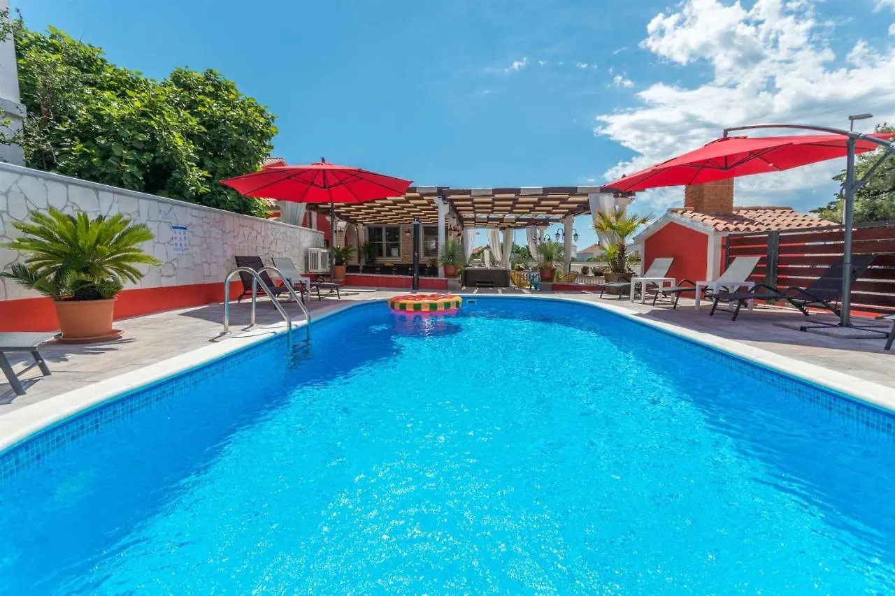 Xxxl Villa Ancora With Heated Pool 图兰杰