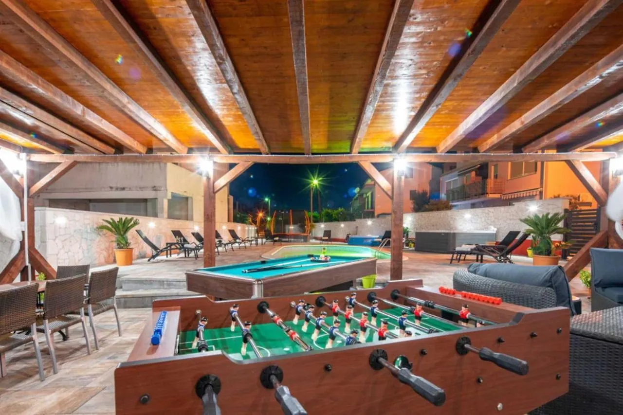 Xxxl Villa Ancora With Heated Pool Turanj