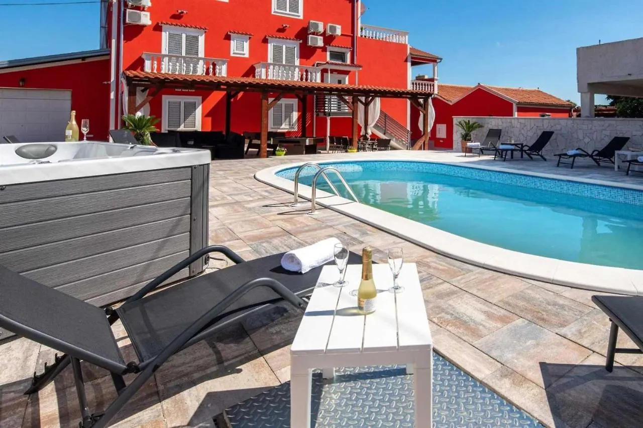 Xxxl Villa Ancora With Heated Pool 图兰杰