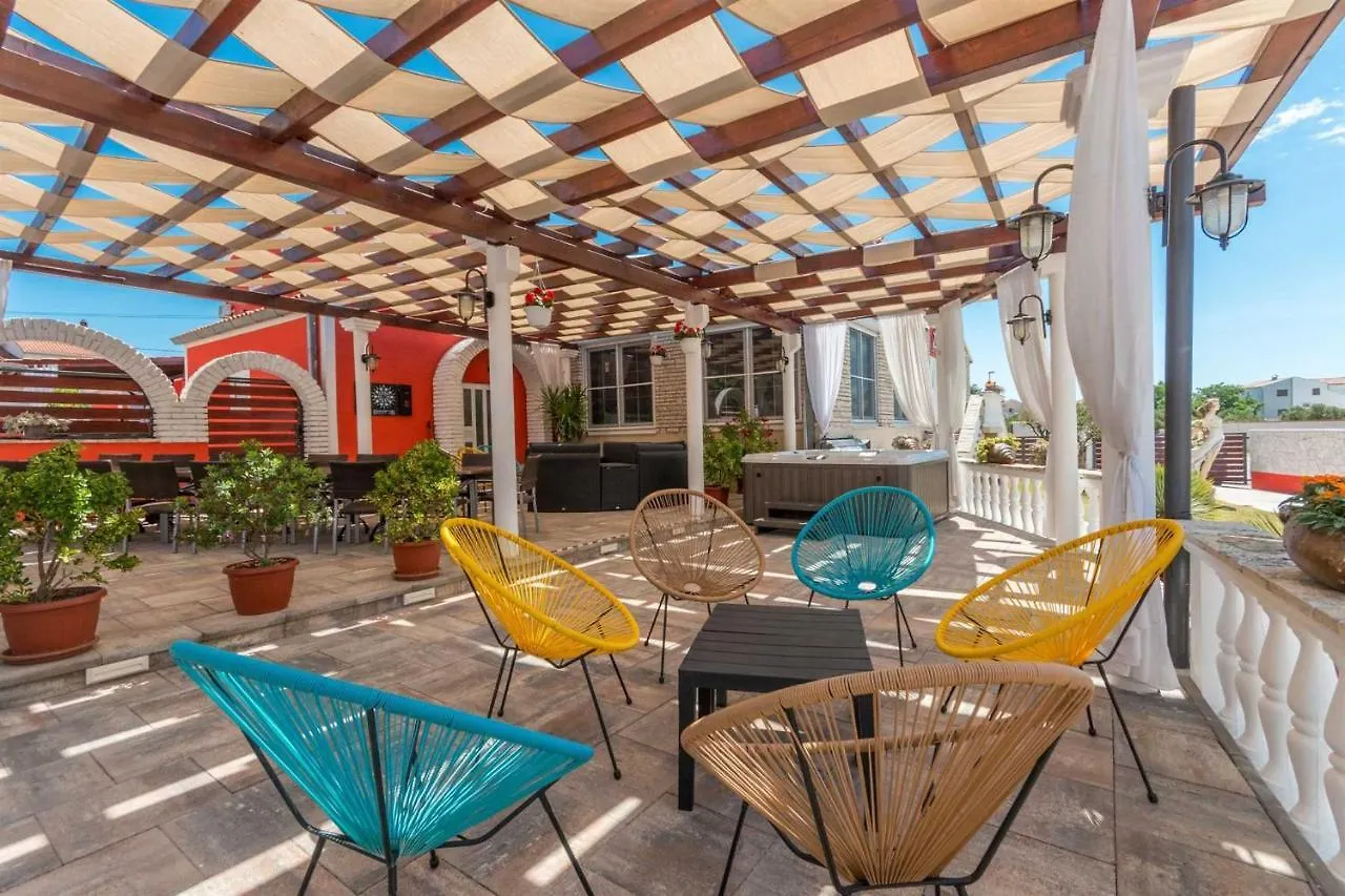 Xxxl Villa Ancora With Heated Pool Turanj