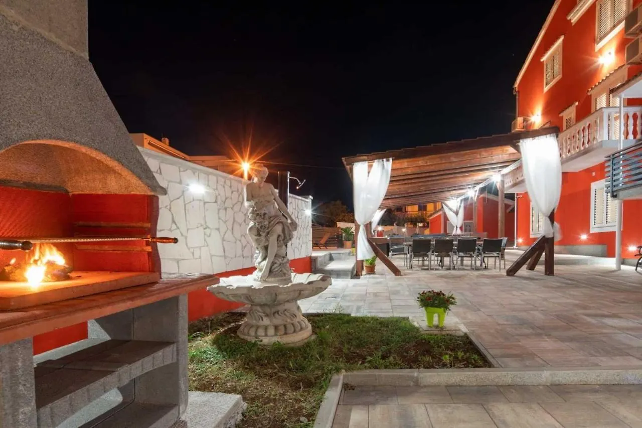 Xxxl Villa Ancora With Heated Pool 图兰杰