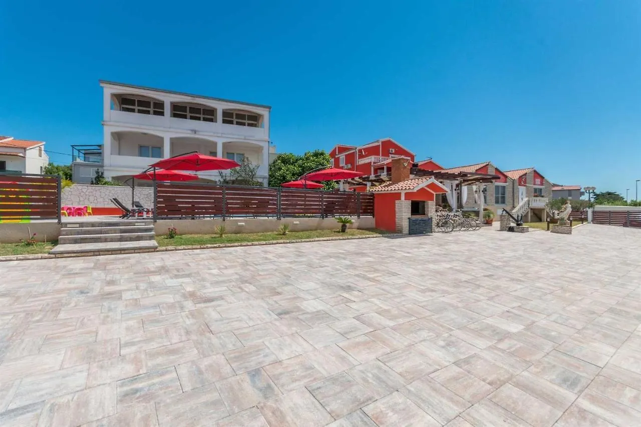 Xxxl Villa Ancora With Heated Pool 图兰杰