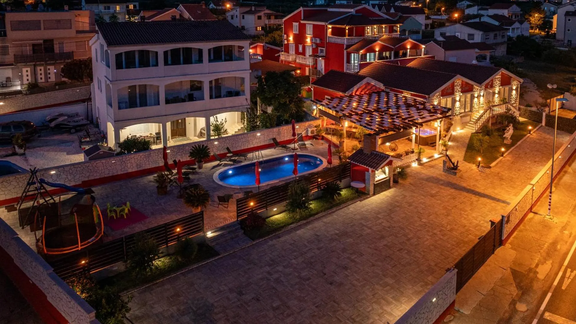 Xxxl Villa Ancora With Heated Pool 图兰杰