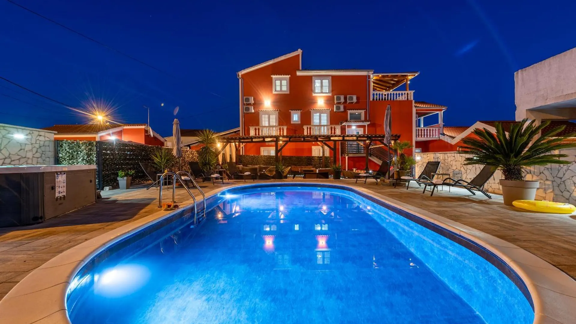 Xxxl Villa Ancora With Heated Pool 图兰杰