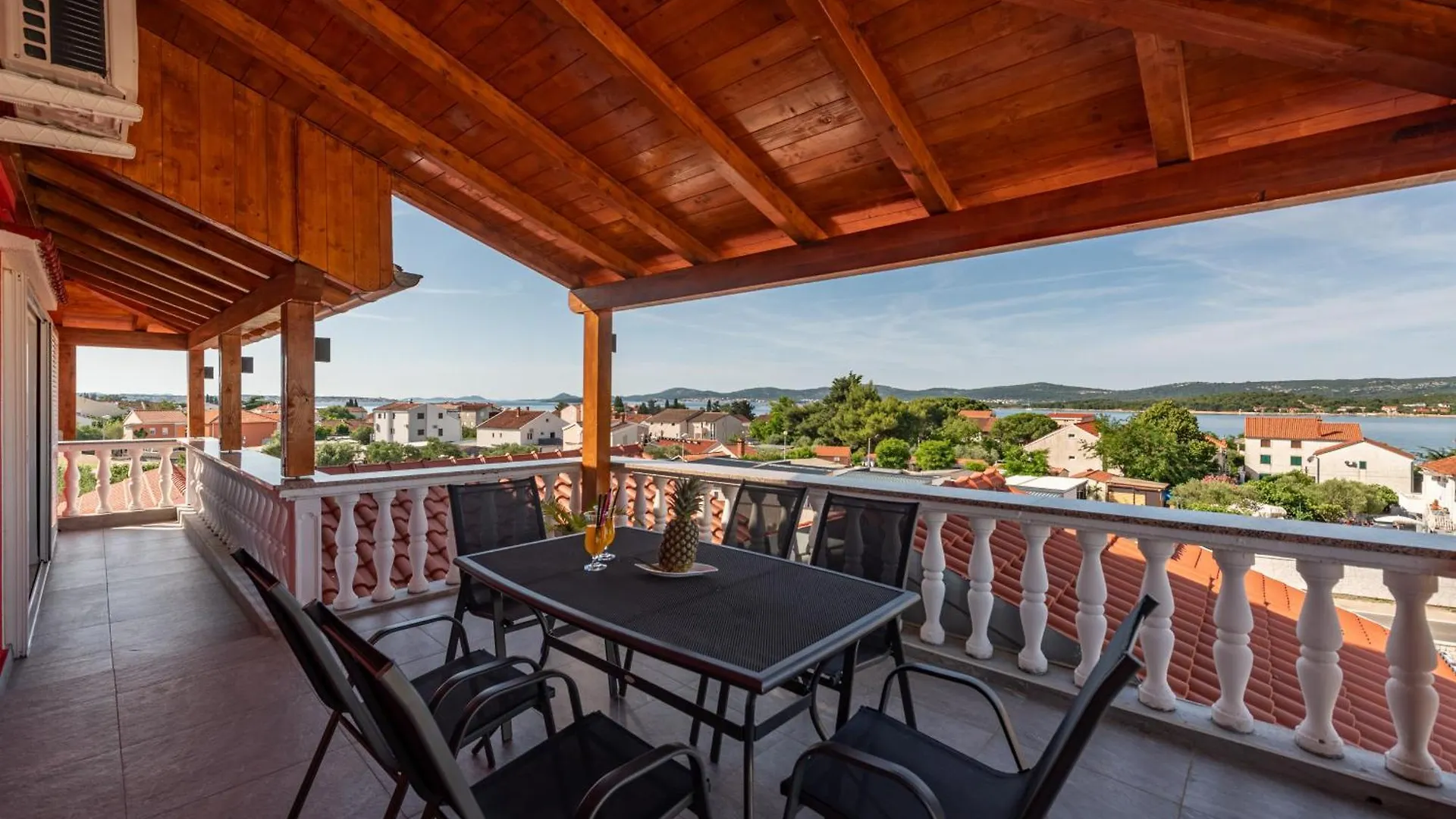 Xxxl Villa Ancora With Heated Pool 图兰杰